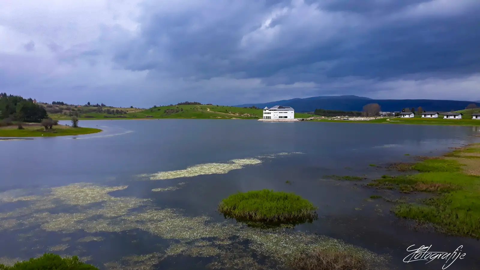 Jezero Hrast